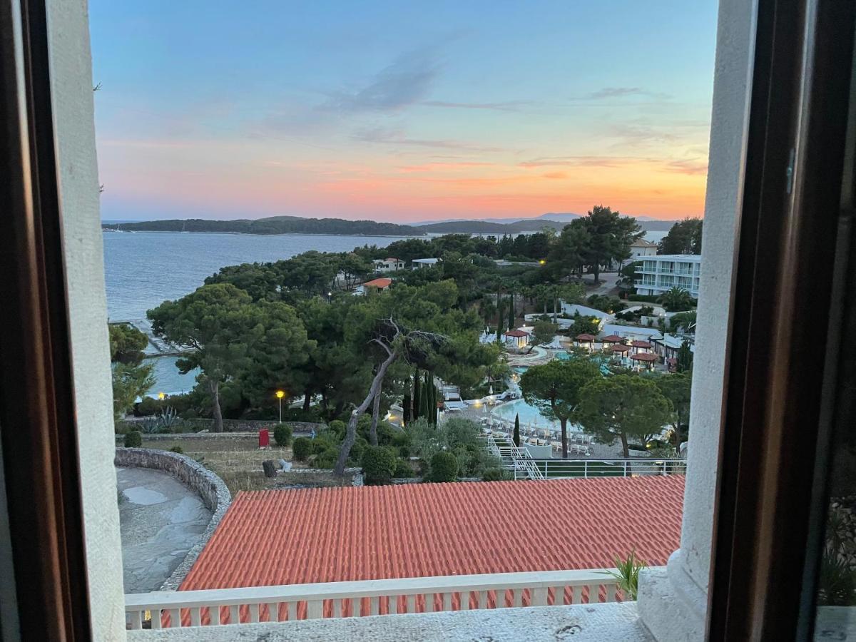 Apartments Villa Dinka Hvar Town Exterior photo