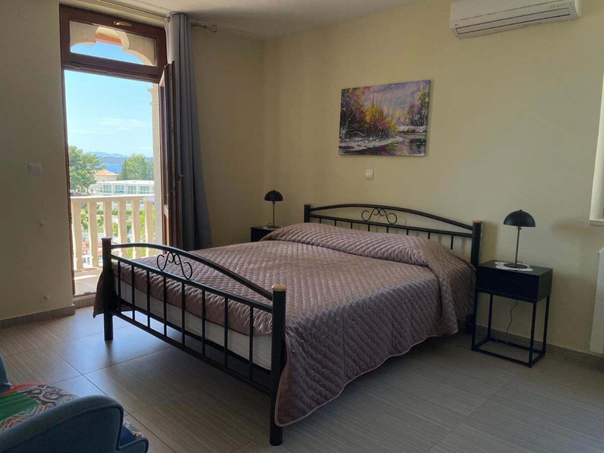 Apartments Villa Dinka Hvar Town Exterior photo