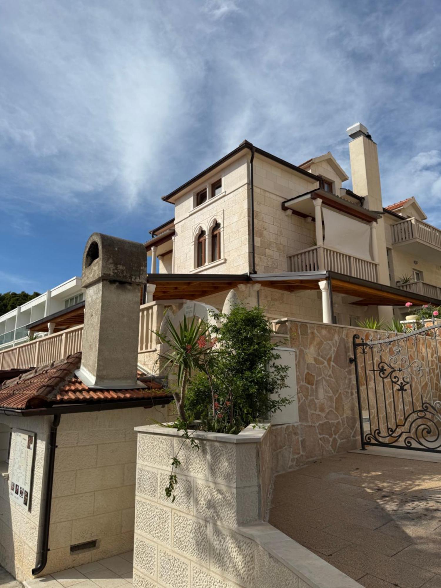 Apartments Villa Dinka Hvar Town Exterior photo