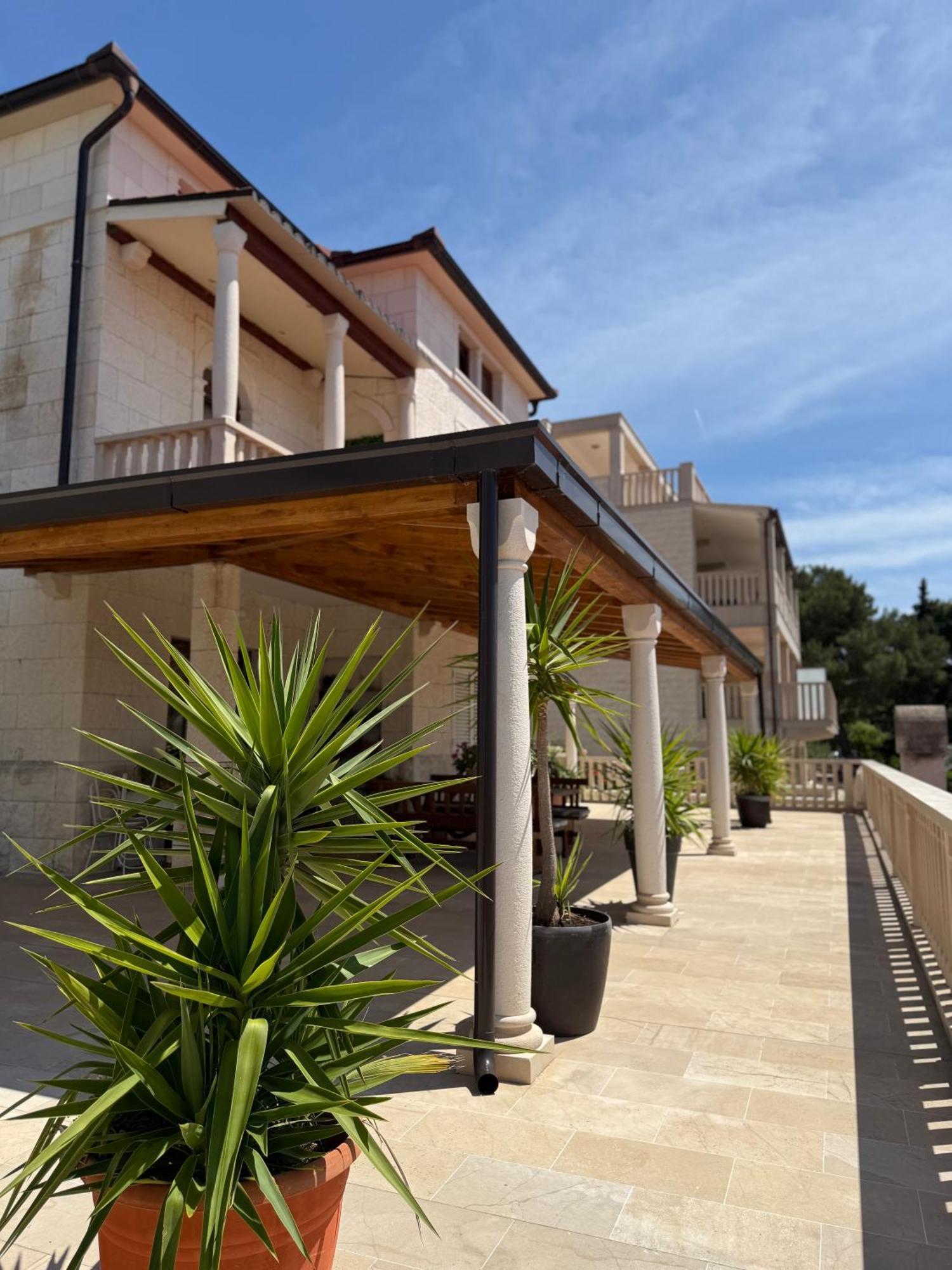 Apartments Villa Dinka Hvar Town Exterior photo