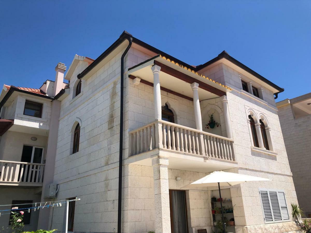 Apartments Villa Dinka Hvar Town Exterior photo